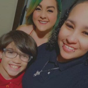 Stephanie & Yahaira Meléndez and family.